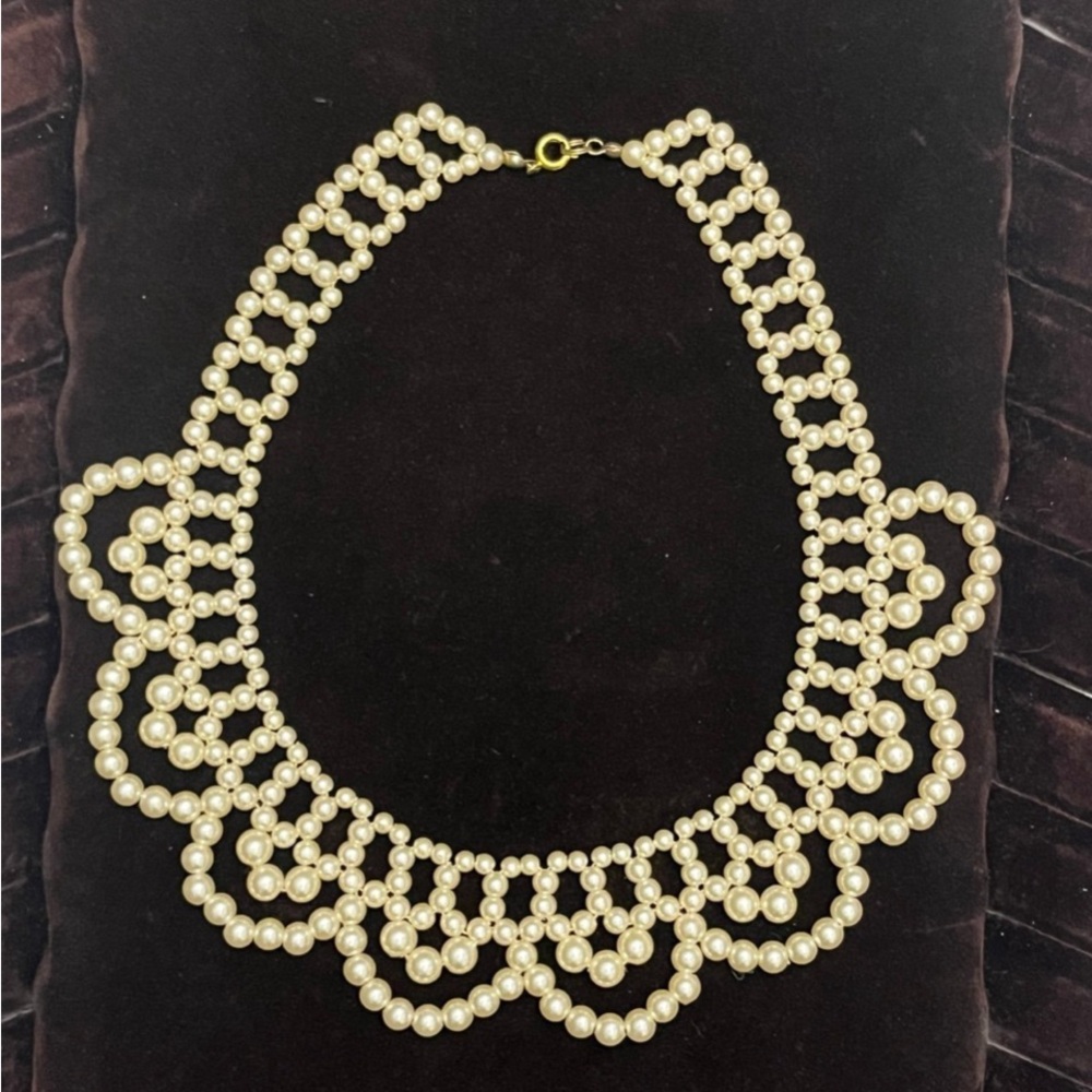 Pearl Bib collar choker 
Faux Acrylic Necklace 18" vintage
